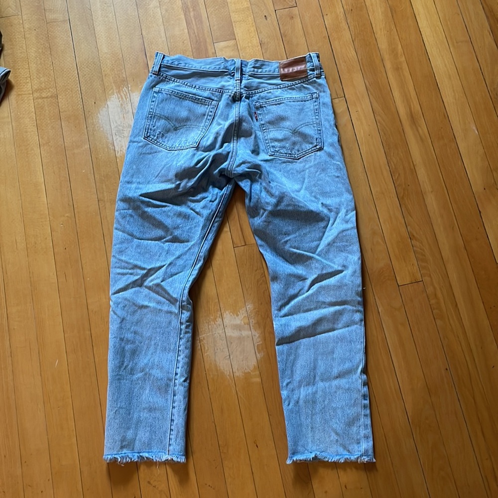Straight Leg Ripped Levi’s 501 - Picture 2 of 5